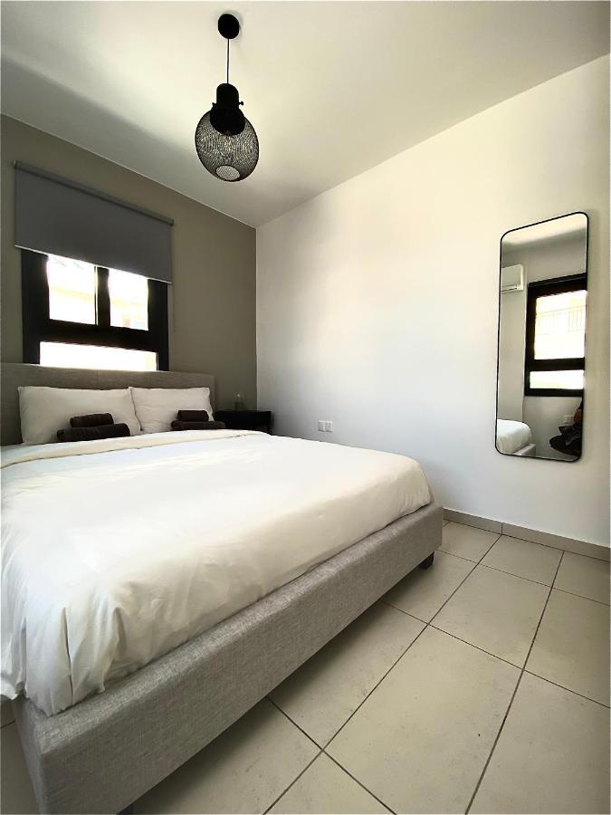 Sea La Vie #1 - Luxury Seaview Apartment 파포스 외부 사진