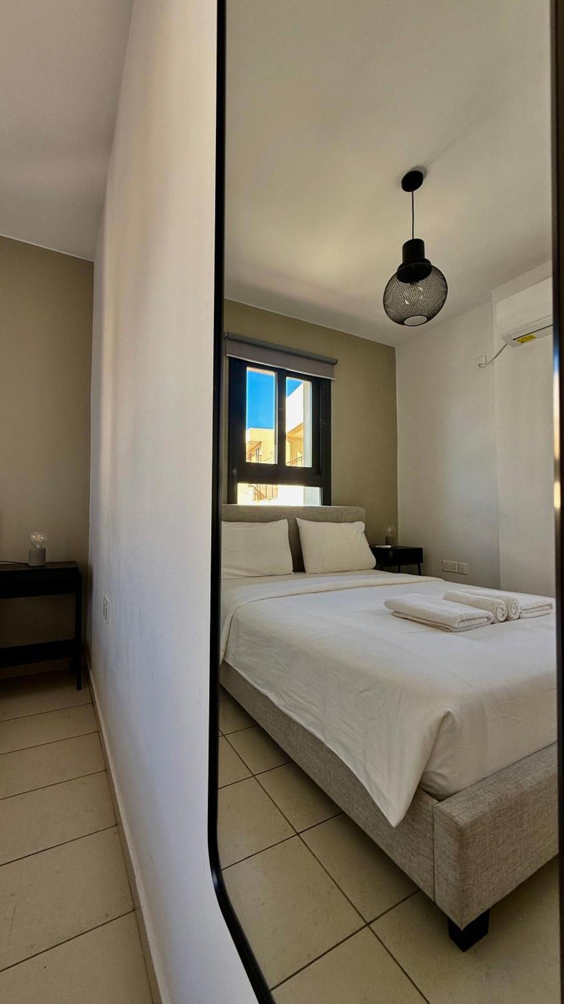 Sea La Vie #1 - Luxury Seaview Apartment 파포스 외부 사진